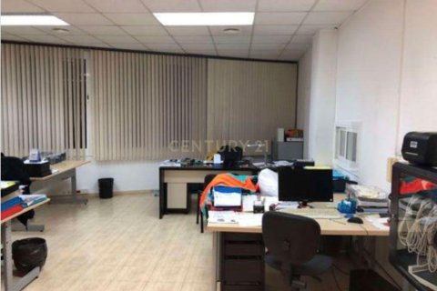 Propiedad comercial de 9 dormitorios en venta en Barcelona, Cataluña, Spain № 6841 - foto 5
