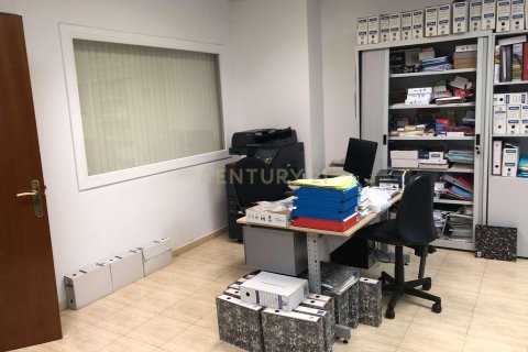 Propiedad comercial de 9 dormitorios en venta en Barcelona, Cataluña, Spain № 6841 - foto 12