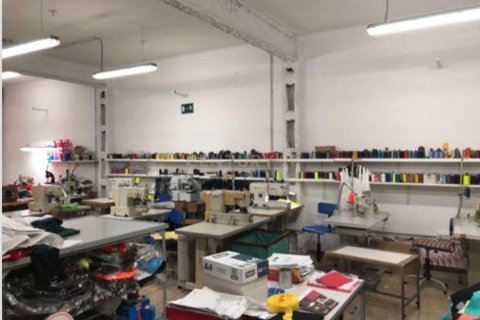 Propiedad comercial de 9 dormitorios en venta en Barcelona, Cataluña, Spain № 6841 - foto 15