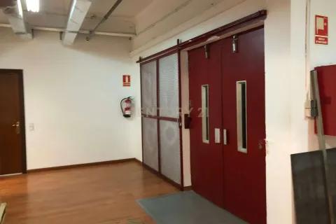 Propiedad comercial de 9 dormitorios en venta en Barcelona, Cataluña, Spain № 6841 - foto 17