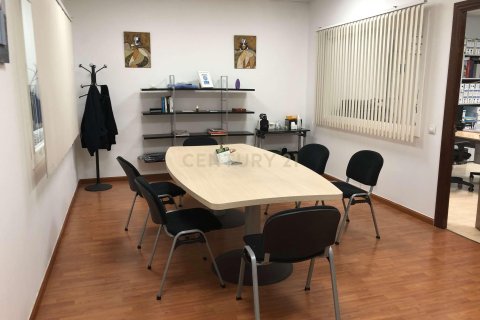Propiedad comercial de 9 dormitorios en venta en Barcelona, Cataluña, Spain № 6841 - foto 3