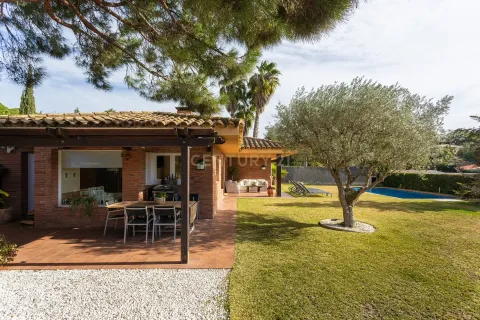 Сasa de 4 dormitorios en venta en Sant Vicenc De Montalt, Barcelona, Cataluña, Spain № 6844 - foto 2