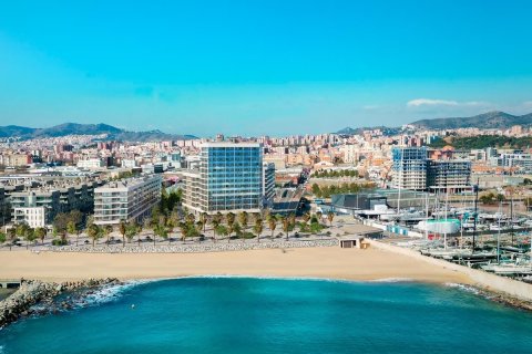 Квартира с 3 спальнями в Бадалоне, Барселона, Каталония, Испания № 1071