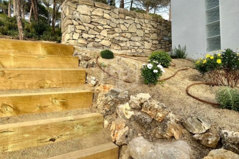 Купить виллу в Льорет-де-Мар, Испания с 4 спальни, 387м², № 1001 - фото 3