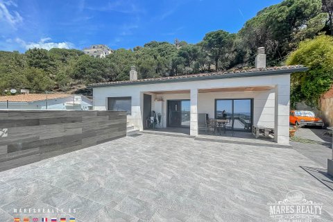 Купить виллу в Льорет-де-Мар, Испания с 3 спальни, 584м², № 997 - фото 3