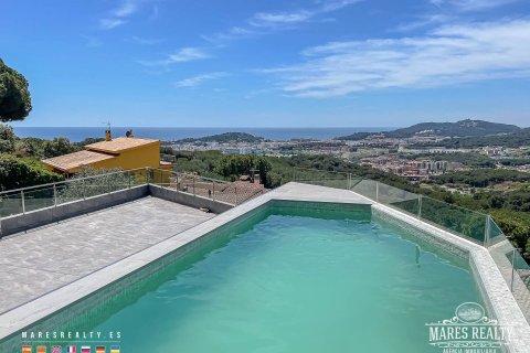 Вилла с 3 спальнями в Льорет-де-Мар, Герона, Каталония, Испания № 997
