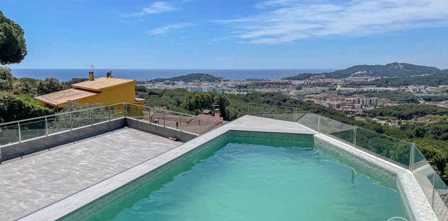 Вилла с 3 спальнями в Льорет-де-Мар, Герона, Каталония, Испания № 997