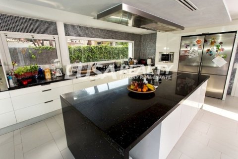 Villa de 7 dormitorios en venta en Castelldefels, Barcelona, Cataluña, Spain № 999 - foto 20