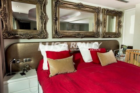 Villa de 7 dormitorios en venta en Castelldefels, Barcelona, Cataluña, Spain № 999 - foto 9