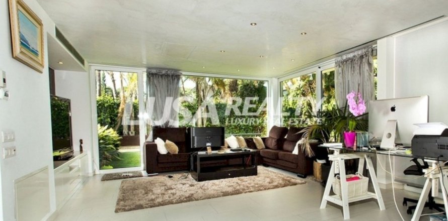 Villa de 7 dormitorios en venta en Castelldefels, Barcelona, Cataluña, Spain № 999