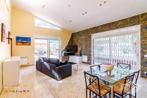 Купить виллу в Кондадо-дель-Харуко, Испания с 9 спален, 293м², № 1000 - фото 15