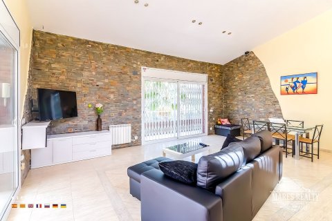 Купить виллу в Кондадо-дель-Харуко, Испания с 9 спален, 293м², № 1000 - фото 13