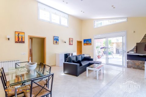 Купить виллу в Кондадо-дель-Харуко, Испания с 9 спален, 293м², № 1000 - фото 12