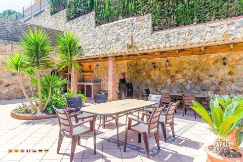 Купить виллу в Кондадо-дель-Харуко, Испания с 9 спален, 293м², № 1000 - фото 10