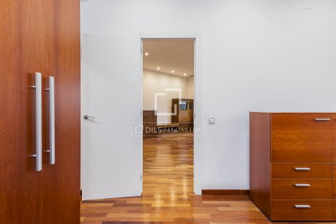 5 chambres apartment à vendre à Barcelona, Catalonia, Spain № 4049 - photo 16