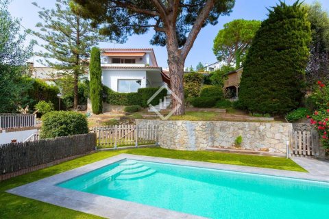 Дом с 4 спальнями в Кабрильсе, Барселона, Каталония, Испания № 2697