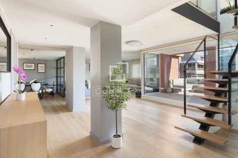 Apartamento de 4 dormitorios en venta en Barcelona, Cataluña, Spain № 4094 - foto 30