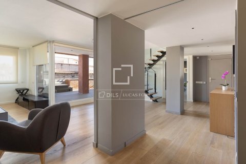 Apartamento de 4 dormitorios en venta en Barcelona, Cataluña, Spain № 4094 - foto 9
