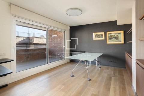 Apartamento de 4 dormitorios en venta en Barcelona, Cataluña, Spain № 4094 - foto 10