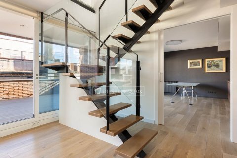 Apartamento de 4 dormitorios en venta en Barcelona, Cataluña, Spain № 4094 - foto 14