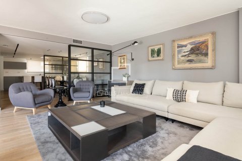Apartamento de 4 dormitorios en venta en Barcelona, Cataluña, Spain № 4094 - foto 7