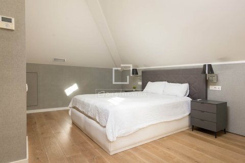 Apartamento de 4 dormitorios en venta en Barcelona, Cataluña, Spain № 4094 - foto 4