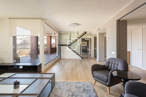 Apartamento de 4 dormitorios en venta en Barcelona, Cataluña, Spain № 4094 - foto 8