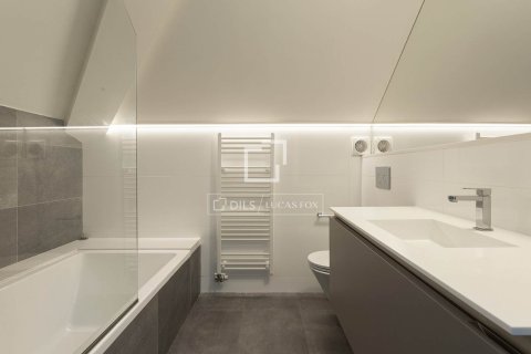 Apartamento de 4 dormitorios en venta en Barcelona, Cataluña, Spain № 4094 - foto 5