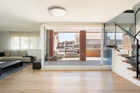 Apartamento de 4 dormitorios en venta en Barcelona, Cataluña, Spain № 4094 - foto 12