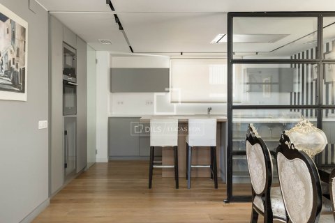 Apartamento de 4 dormitorios en venta en Barcelona, Cataluña, Spain № 4094 - foto 25