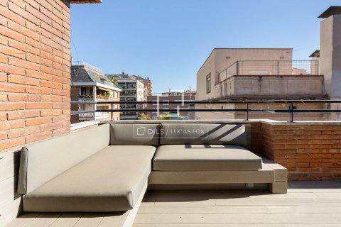 Apartamento de 4 dormitorios en venta en Barcelona, Cataluña, Spain № 4094 - foto 18