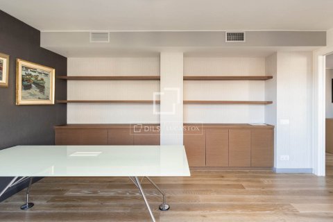 Apartamento de 4 dormitorios en venta en Barcelona, Cataluña, Spain № 4094 - foto 11