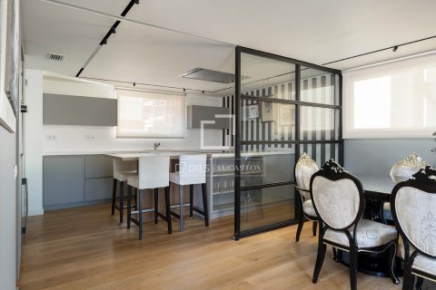 Apartamento de 4 dormitorios en venta en Barcelona, Cataluña, Spain № 4094 - foto 27