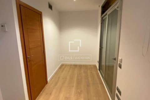 Apartamento de 3 dormitorios en venta en Barcelona, Cataluña, Spain № 4095 - foto 19