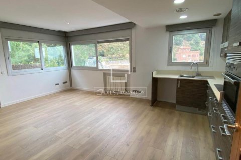 Apartamento de 3 dormitorios en venta en Barcelona, Cataluña, Spain № 4095 - foto 15