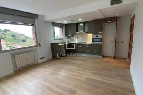 Apartamento de 3 dormitorios en venta en Barcelona, Cataluña, Spain № 4095 - foto 2