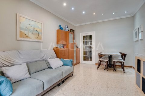 Квартира с 3 спальнями в Эшампле, Барселона, Каталония, Испания № 2076