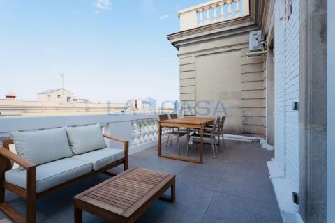 Пентхаус с 3 спальнями в Эшампле, Барселона, Каталония, Испания № 2071