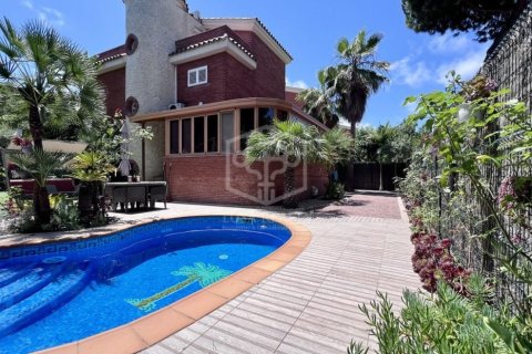 Villa de 4 dormitorios en alquiler en Gavà, Barcelona, Cataluña, Spain № 1101 - foto 3