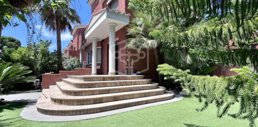 Villa de 4 dormitorios en alquiler en Gavà, Barcelona, Cataluña, Spain № 1101