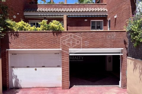 Villa de 4 dormitorios en alquiler en Gavà, Barcelona, Cataluña, Spain № 1101 - foto 27