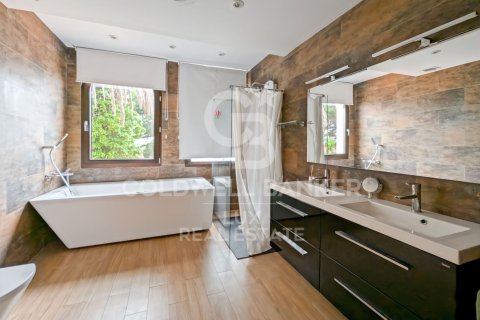 Villa de 5 dormitorios en venta en Empuriabrava, Gerona, Cataluña, Spain № 5732 - foto 15