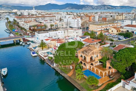 5 bedrooms villa for sale in Empuriabrava, Girona, Catalonia, Spain № 5732