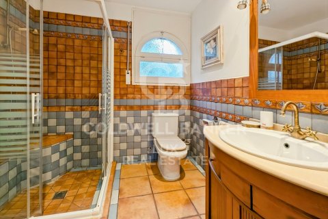 Villa de 5 dormitorios en venta en Empuriabrava, Gerona, Cataluña, Spain № 5732 - foto 19