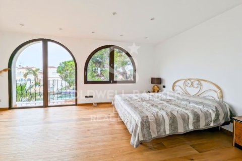 Villa de 5 dormitorios en venta en Empuriabrava, Gerona, Cataluña, Spain № 5732 - foto 13
