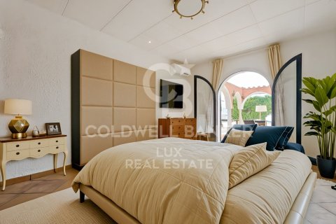 Villa de 5 dormitorios en venta en Empuriabrava, Gerona, Cataluña, Spain № 5732 - foto 20