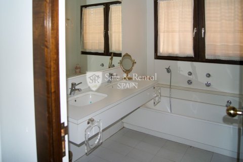 6 bedrooms house for sale in Sant Andreu de Llavaneres, Barcelona, Catalonia, Spain № 6730 - photo 12