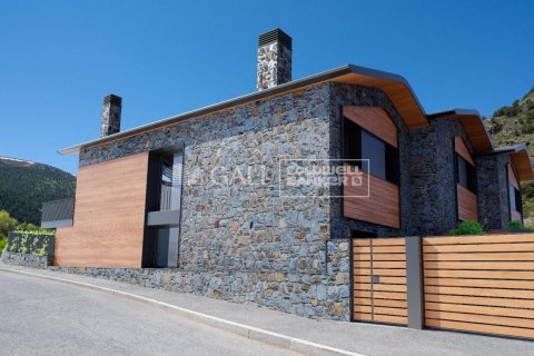 3 bedrooms house for sale in Principado De Andorra (Ninguna Poblacion Tiene C.P.), Lleida, Catalonia, Spain № 5574 - photo 9
