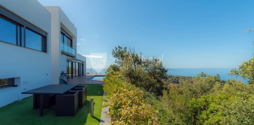 4 bedrooms house for sale in Lloret de Mar, Girona, Catalonia, Spain № 6738