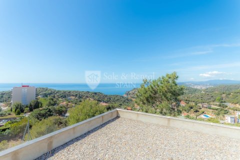 4 bedrooms house for sale in Lloret de Mar, Girona, Catalonia, Spain № 6738 - photo 27